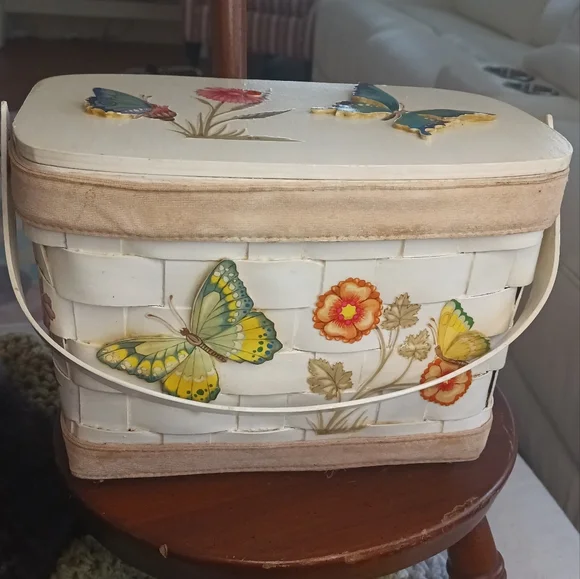 Butterfly and Floral Wooden Woven. Basket Purse Tote - Picture 8 of 15